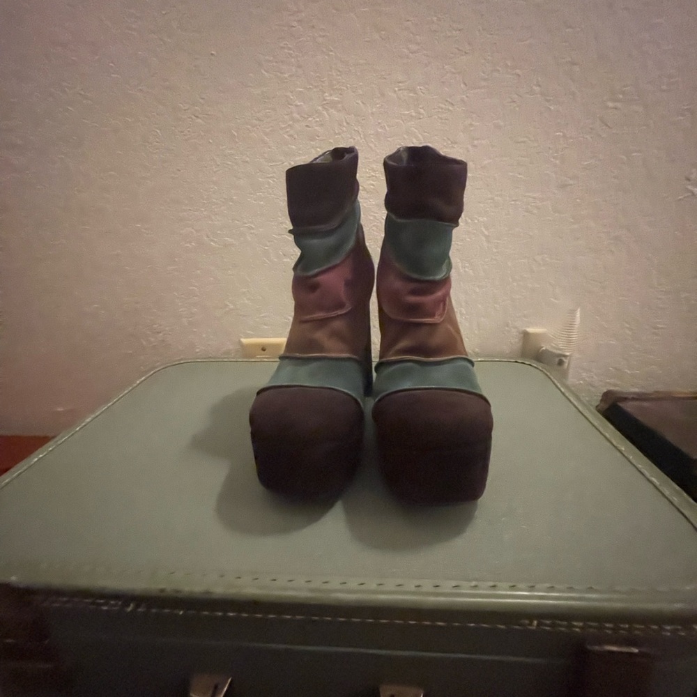 Zigi Soho NY Groove in Multi-Colored Brown Suede in a size 9 gently worn - Picture 2 of 8
